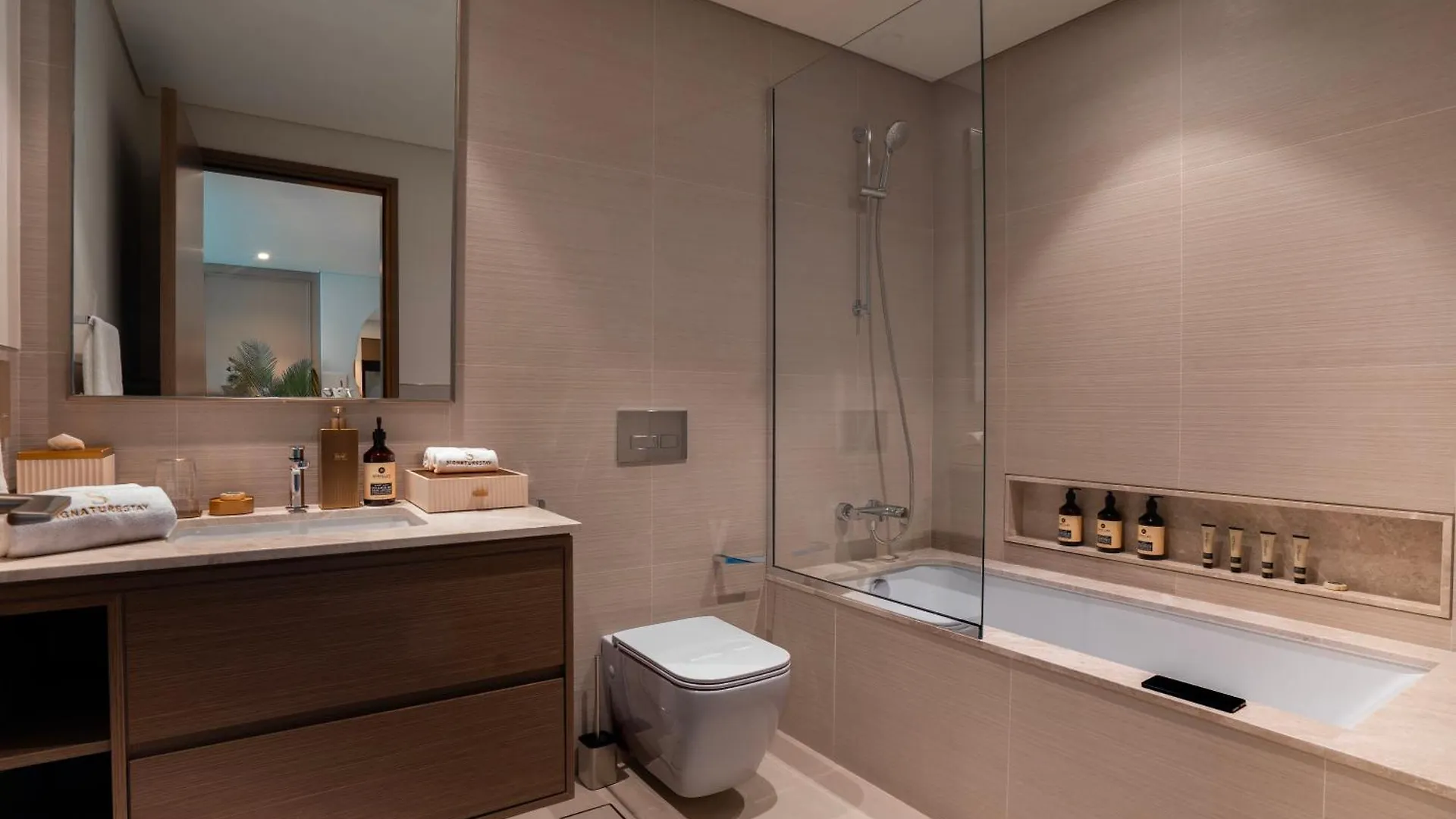 Luxury 1-Bedroom Holiday Apartment In Downtown Dubai I Walk To Dubai Mall And Fountains