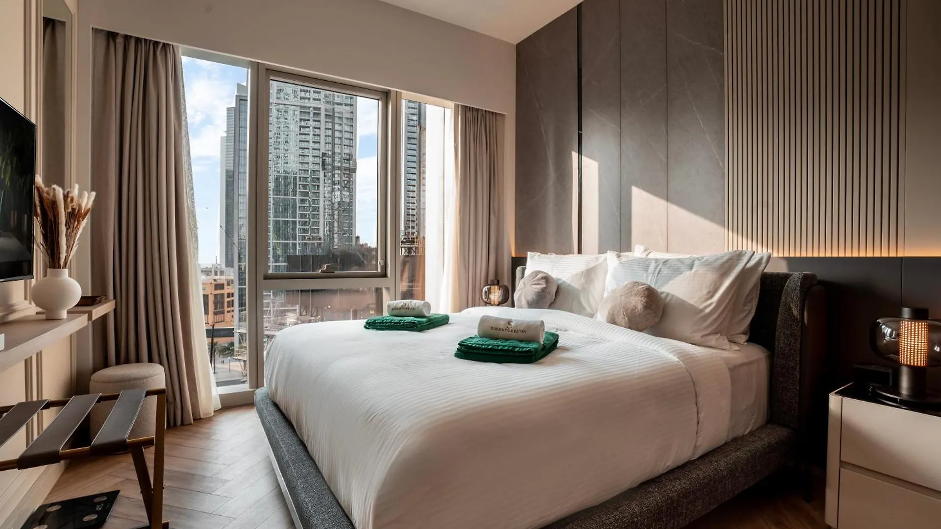 Luxury 1-Bedroom Holiday Apartment In Downtown Dubai I Walk To Dubai Mall And Fountains