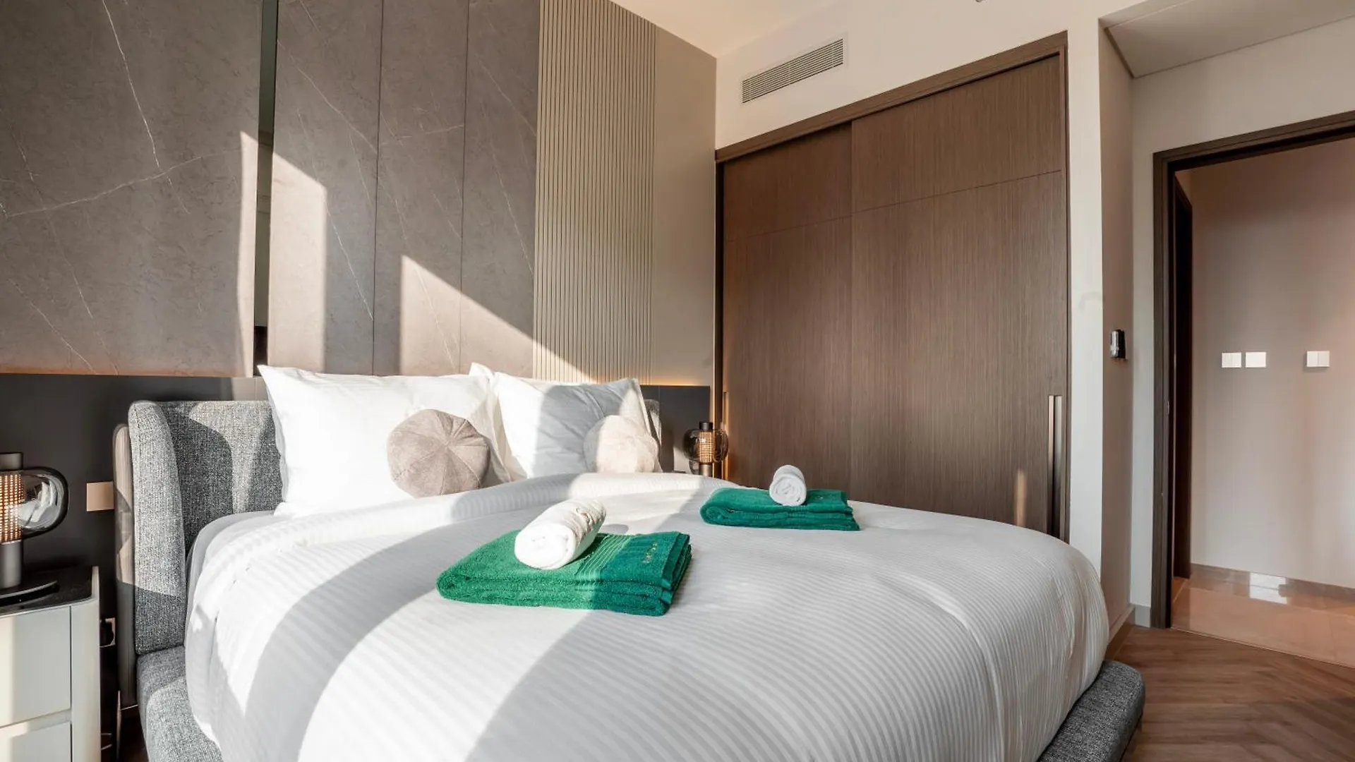 Luxury 1-Bedroom Holiday Apartment In Downtown Dubai I Walk To Dubai Mall And Fountains
